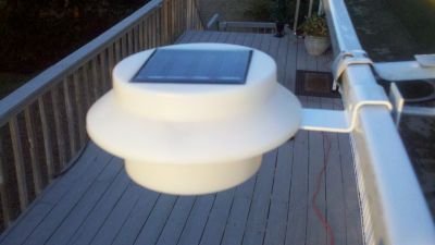 Outsunny LED Solar Powered Outdoor Gutter / Fence / Wall Light – White